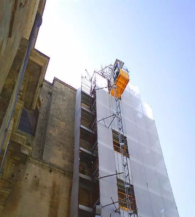 Elevatore da impalcatura per cantieri